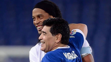 Crecen las expectativas de Ronaldinho en Gimnasia de la mano de Maradona