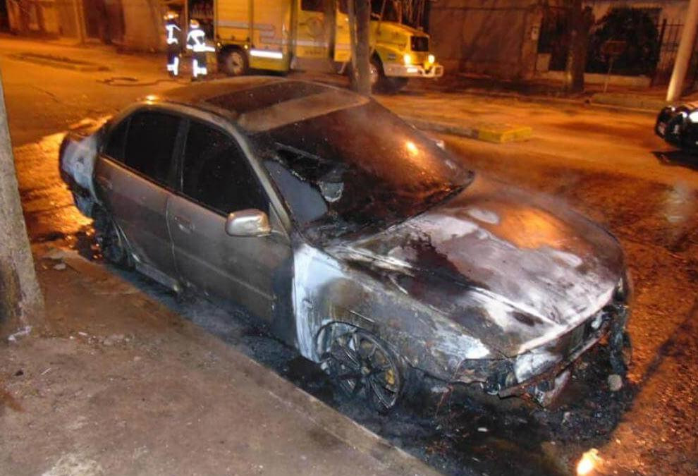 Un joven denunció que le quemaron el auto porque su novia tiene coronavirus, Venado Tuerto