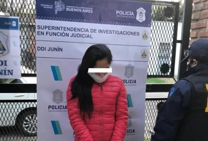 Mujer detenida por extorsionar hombres por Facebook junto a su novio preso