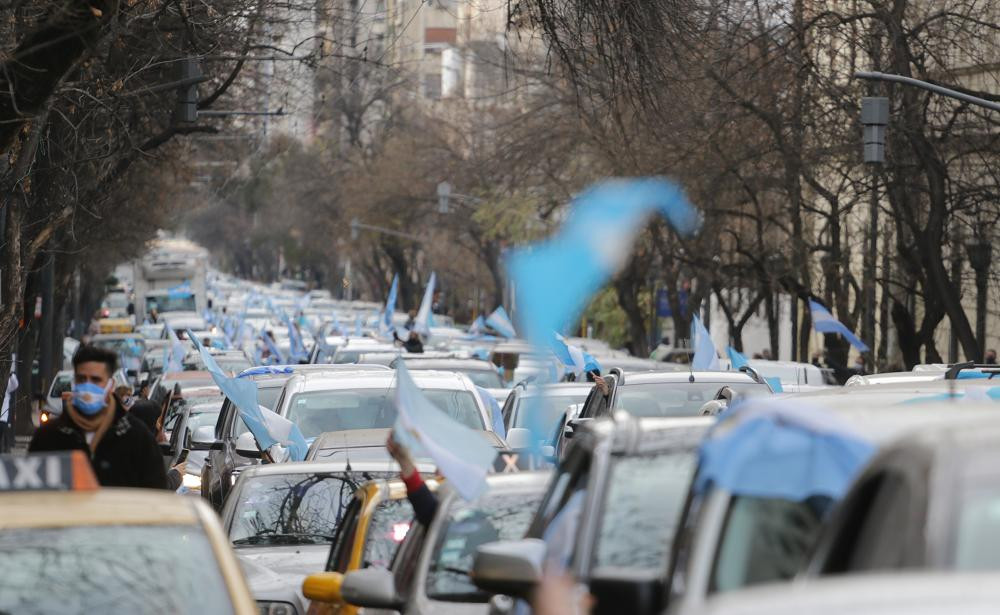 Protesta y banderazo en Argentina, NA	