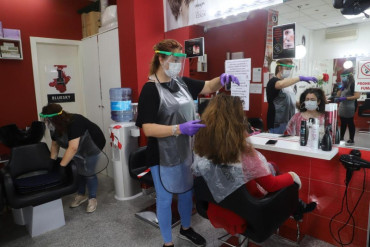 Estudio confirmó efectividad de mascarillas en peluquerías: evitó que 139 clientes se contagien 