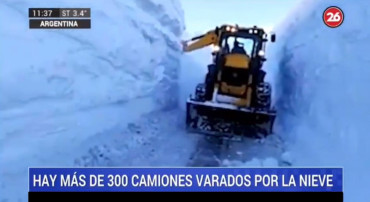 VIDEO: las nevadas no dan tregua en la Patagonia con más de 300 camiones varados por temporal