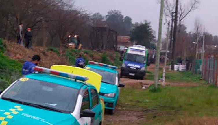 Toma en La Plata, enfrentamiento entre usurpadores y policía
