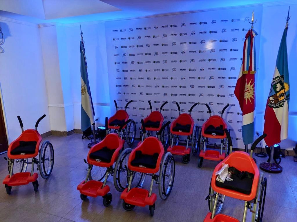 Donación de silla de ruedas, Primera Dama Fabiola Yáñez