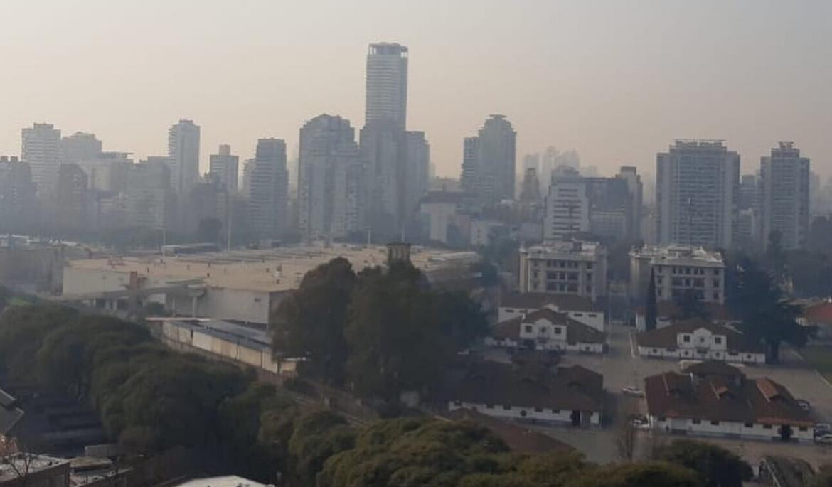 Humo en Buenos Aires, incendio en el Delta