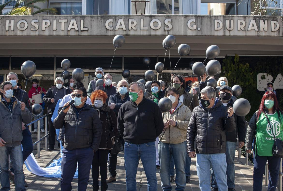 Protesta y homenaje en el Hospital Durand, coronavirus en Argentina, NA