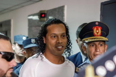 Ronaldinho fue liberado tras estar más de 5 meses en prisión