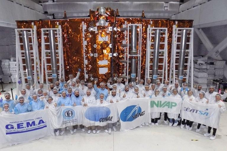 Equipo de trabajo del satélite argentino Saocom 1B