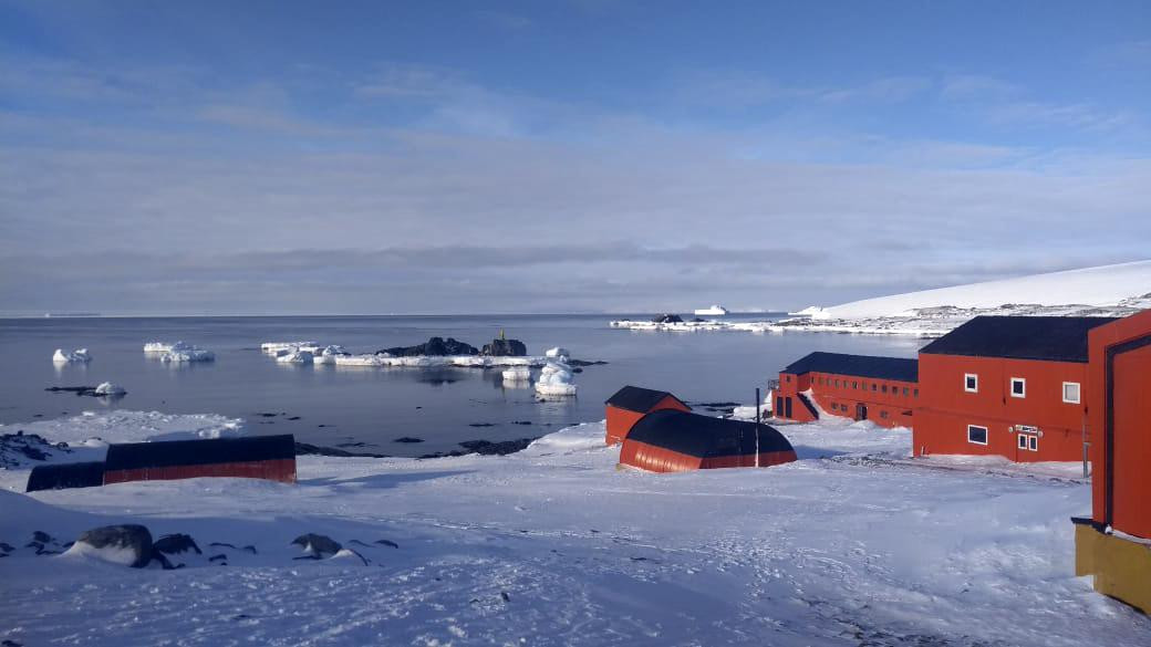 Antártida Argentina, bases