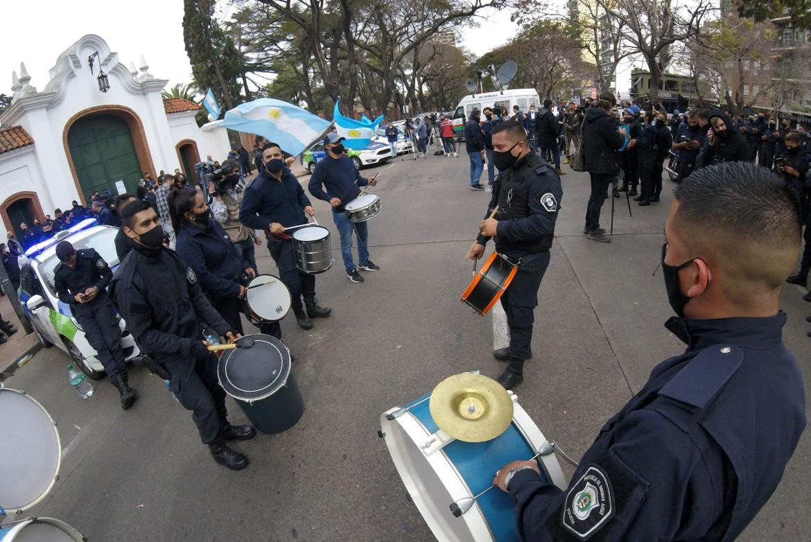Reclamos de Policía Bonaerense en la Quinta de Olivos, Agencia NA