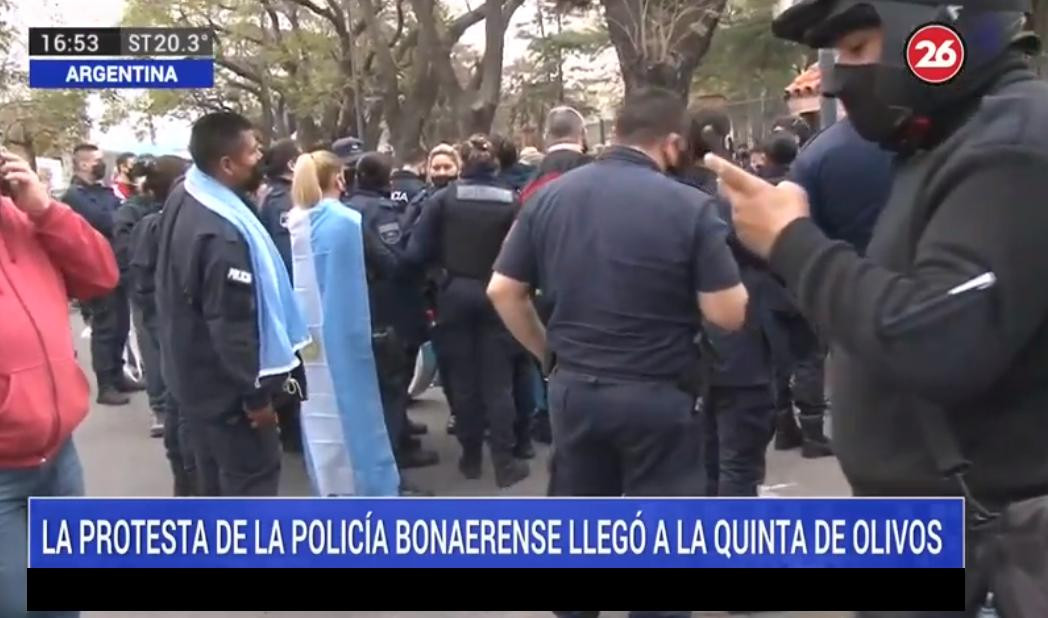 Protesta de Policía Bonaerense, Quinta de Olivos, móvil Canal 26