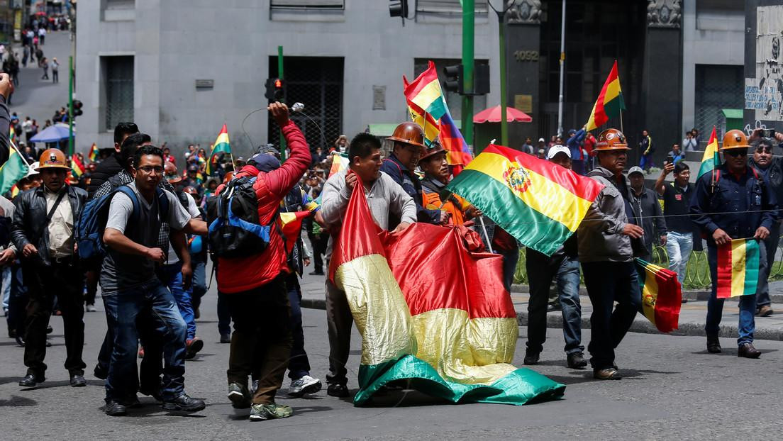 Bolivia, desalojan violentamente a simpatizantes del MAS mientras hacían campaña en una plaza, REUTERS