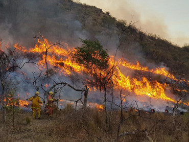 Los incendios de pastizales ya afectan a 14 provincias en toda la Argentina
