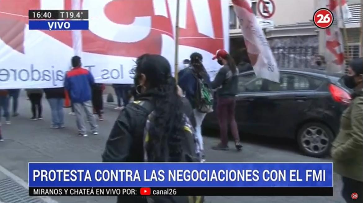 Protesta de organizaciones de izquierda frente a Banco Central contra negociaciones con FMI	