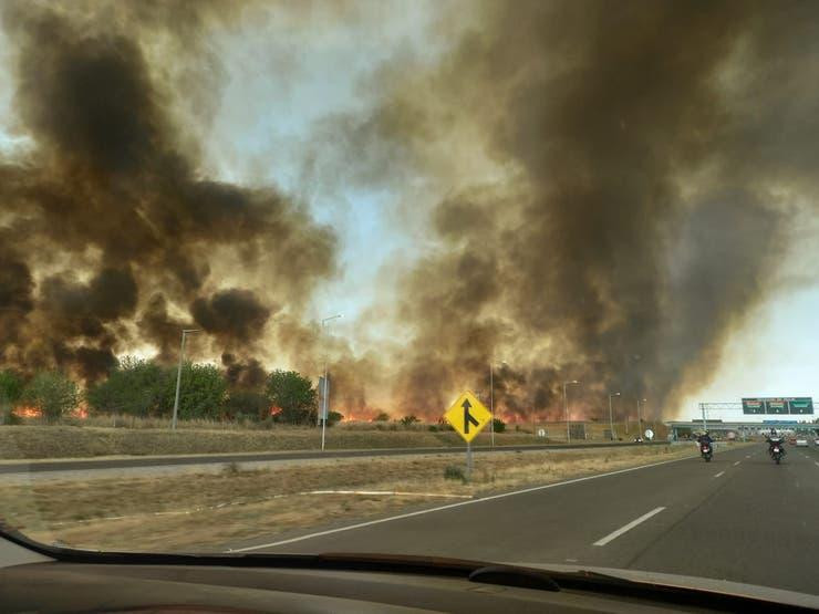 Incendios en Córdoba: las llamas llegan cerca de la autopista