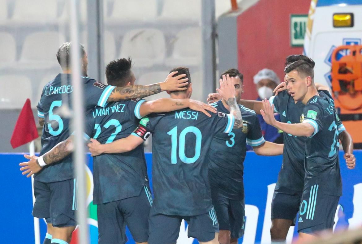 Argentina triunfando ante Perú, NA