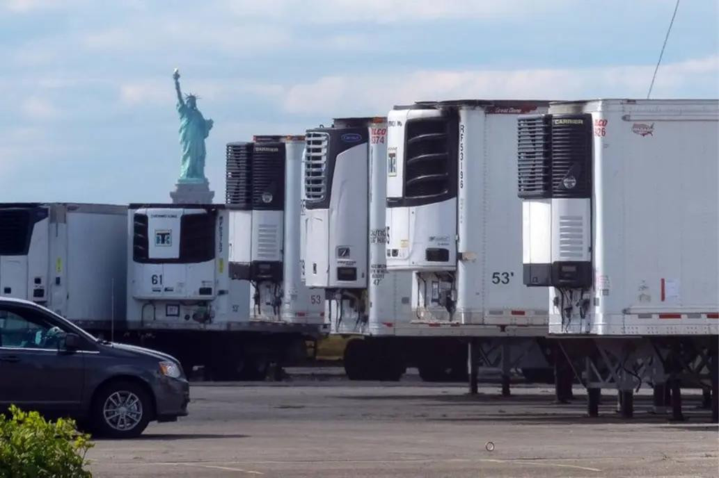 Nueva York, encontraron cientos de muertos por coronavirus almacenados en camiones Foto New York Times
