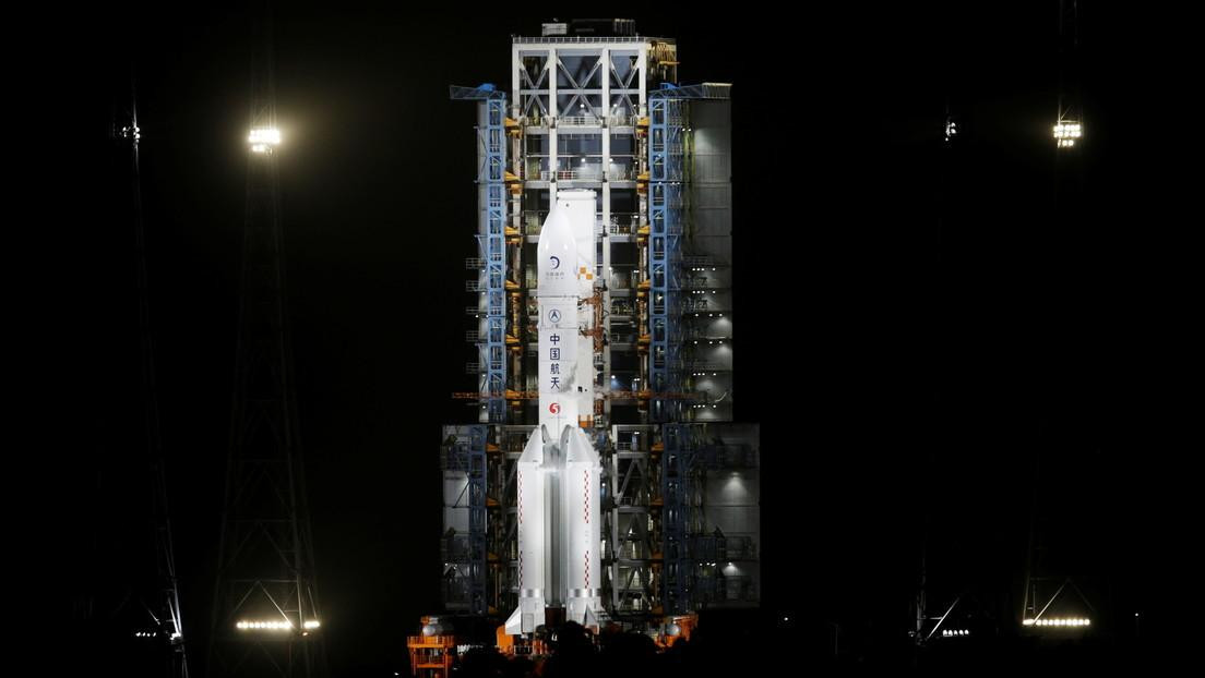 El cohete portador Changzheng 5 en el centro de lanzamiento espacial en Wenchang, China, REUTERS