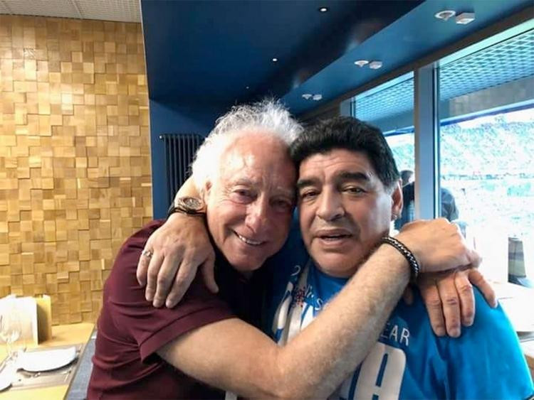 Guillermo Copola y Diego Maradona 