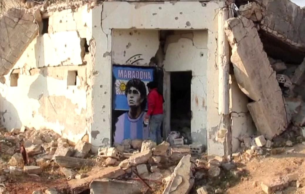 Muerte de Diego Maradona, artista Aziz Asmar, mural, Siria, Foto Reuters