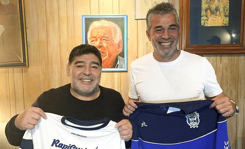 Diego Maradona y Gabriel Pellegrino, Gimnasia y Esgrima de La Plata, Foto: NA.