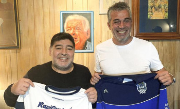 Presidente de Gimnasia criticó al entorno por la muerte de Maradona: 