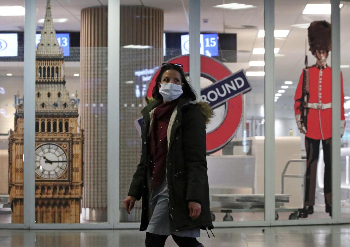 Nueva cepa del coronavirus genera alerta y el mundo cierra sus fronteras a Reino Unido, REUTERS