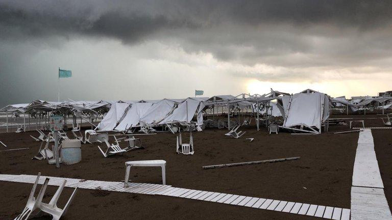Pinamar, arrasado por un tornado, balnearios afectados, volaron techos y hay zonas sin luz