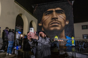 El nuevo mural a Diego Armando Maradona en Nápoles. 