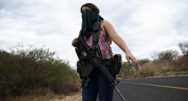 Guerra a los narcos: mujeres armadas para defenderse del Cártel Jalisco Nueva Generación