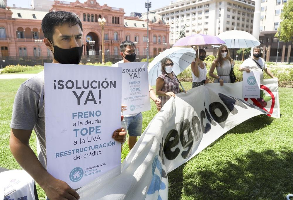 Deudores hipotecarios, manifestación en Plaza de Mayo, NA	