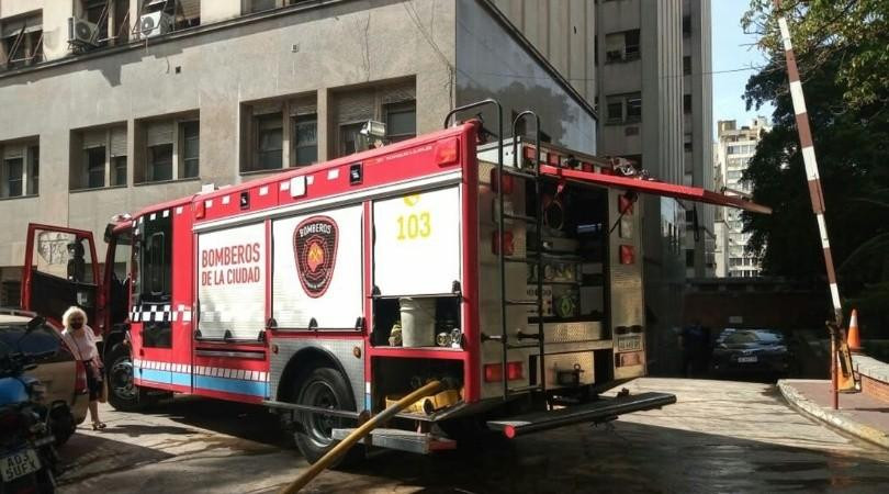Incendio en el Hospital de Clínicas: tres personas debieron ser asistidas