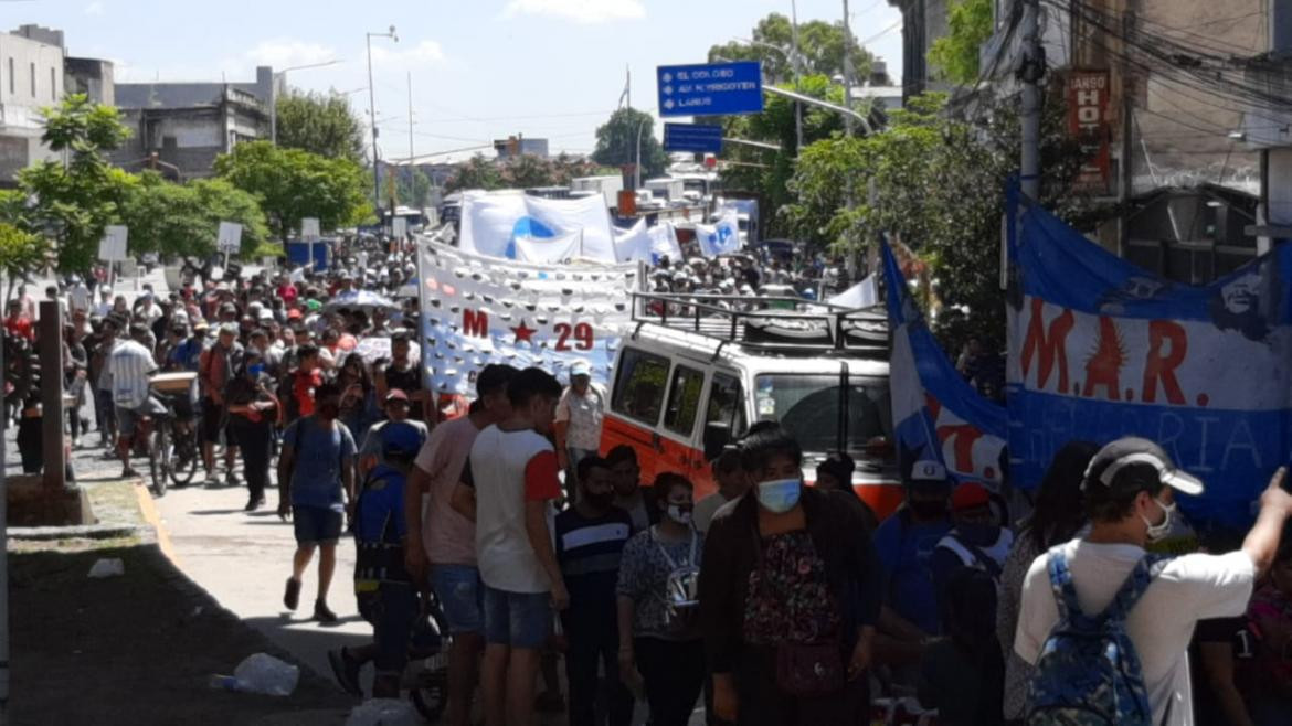 Masiva marcha de Barrios de Pie: cortan la 9 de Julio y protestan en el Ministerio de Desarrollo