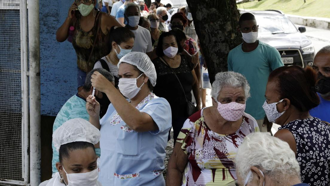 Coronavirus en Brasil, vacunaciones falsas, inyecciones vacías a abuelos, REUTERS