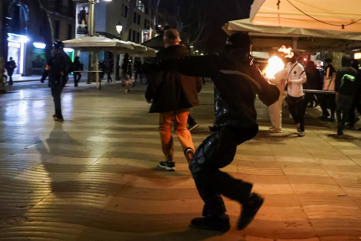 Incidentes en Barcelona por la detención del rapero Pablo Hasél, Reuters.