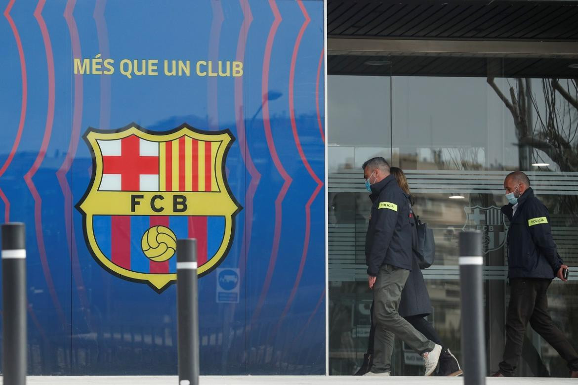 Allanan las oficinas del FC Barcelona, Reuters.