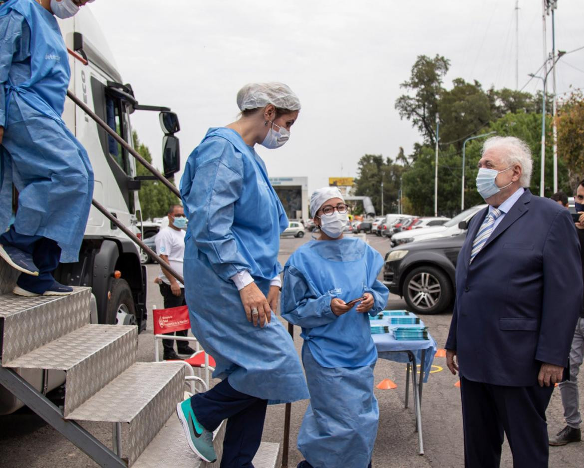 Ex ministro de salud, Gines Gonzalez Garcia visita un operativo de vacunación en Tres de Febrero, NA
