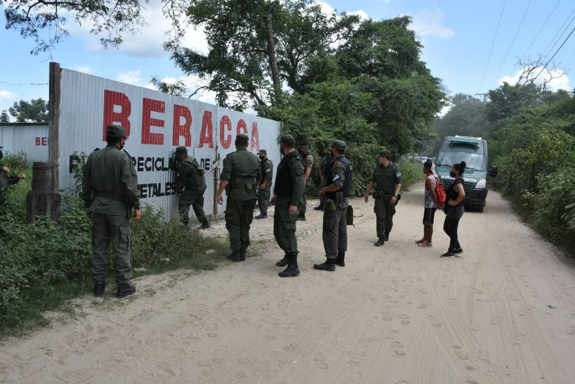 Traficaban aceite comestible a Bolivia a través de una manguera por la frontera, Fotos de Gendarmería Nacional