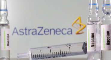 El mayor productor mundial de vacunas detiene la producción de su versión de AstraZeneca