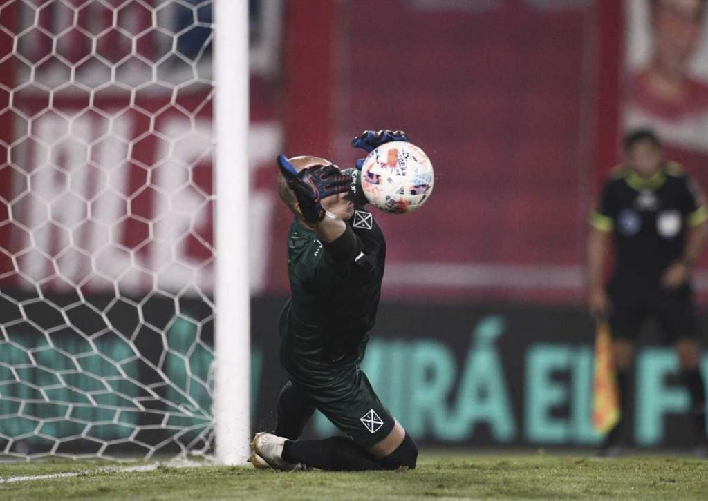 Sosa le atajó un penal a Villa sobre la hora y salvó a Independiente de una derrota con Boca, Liga Profesional, NA