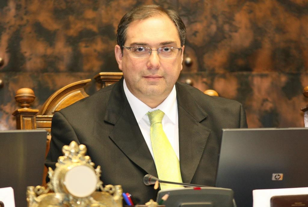 Carlos Bianchi Chelech, senador chileno