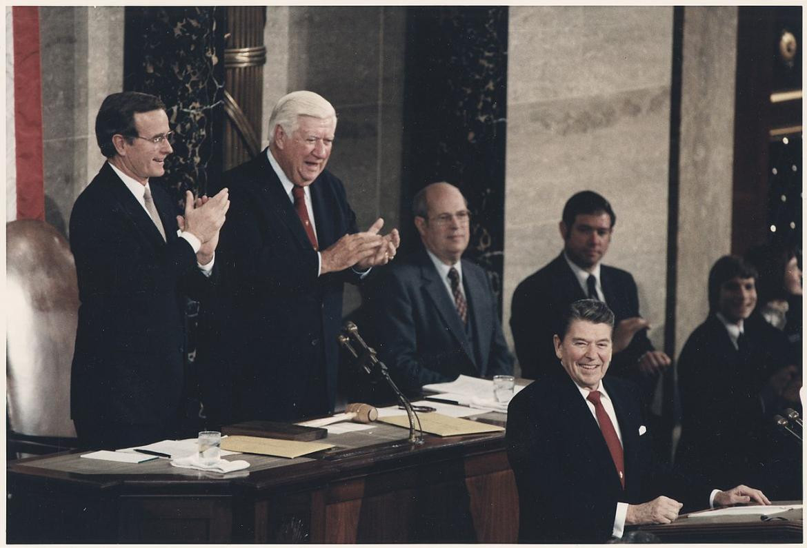 Ronald Reagan firmando el acuerdo para iniciar el proyecto ISS
