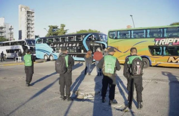Transportistas bloquearon terminales en las capitales provinciales en protesta contra las restricciones