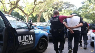 Detuvieron a tres delincuentes que mantenían a familia de rehén: Roberto Pettinato avisó al 911