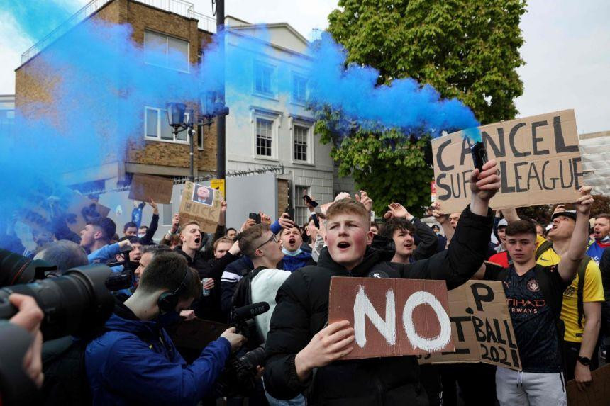 Protesta de hinchas de Chelsea por Superliga europea
