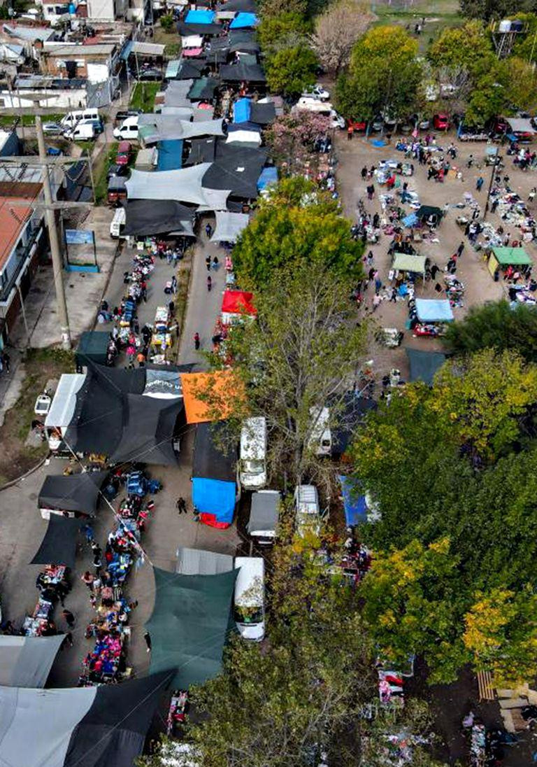 Feria en el conurbano con multitudes en medio de la pandemia