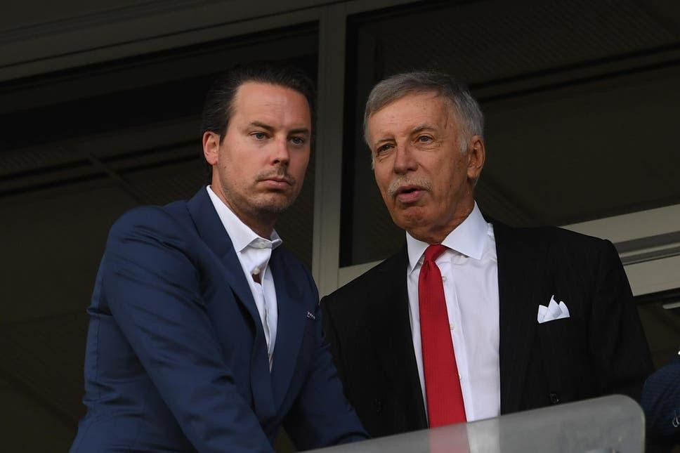 Josh y Stan Kroenke, dueños de Arsenal