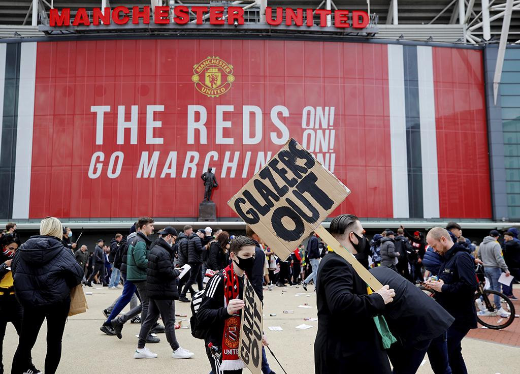 Hinchas del Manchester United invadieron Old Trafford, Premier League, fútbol inglés, Reuters