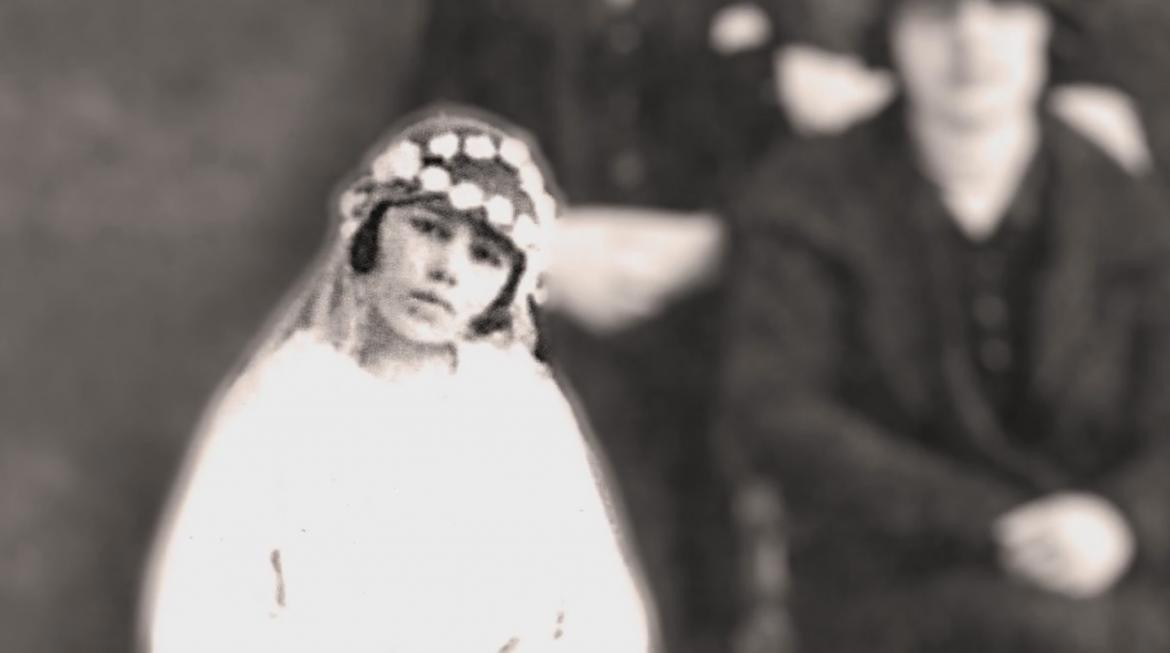 Eva durante su primera comunión en 1926