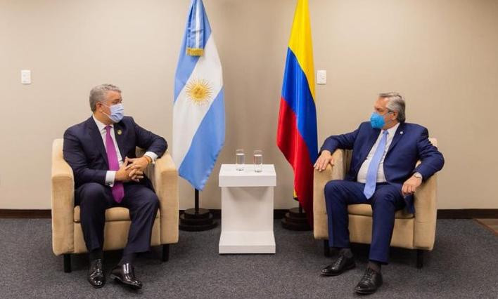 Iván Duque y Alberto Fernández, presidente de Colombia, foto Twitter de Duque